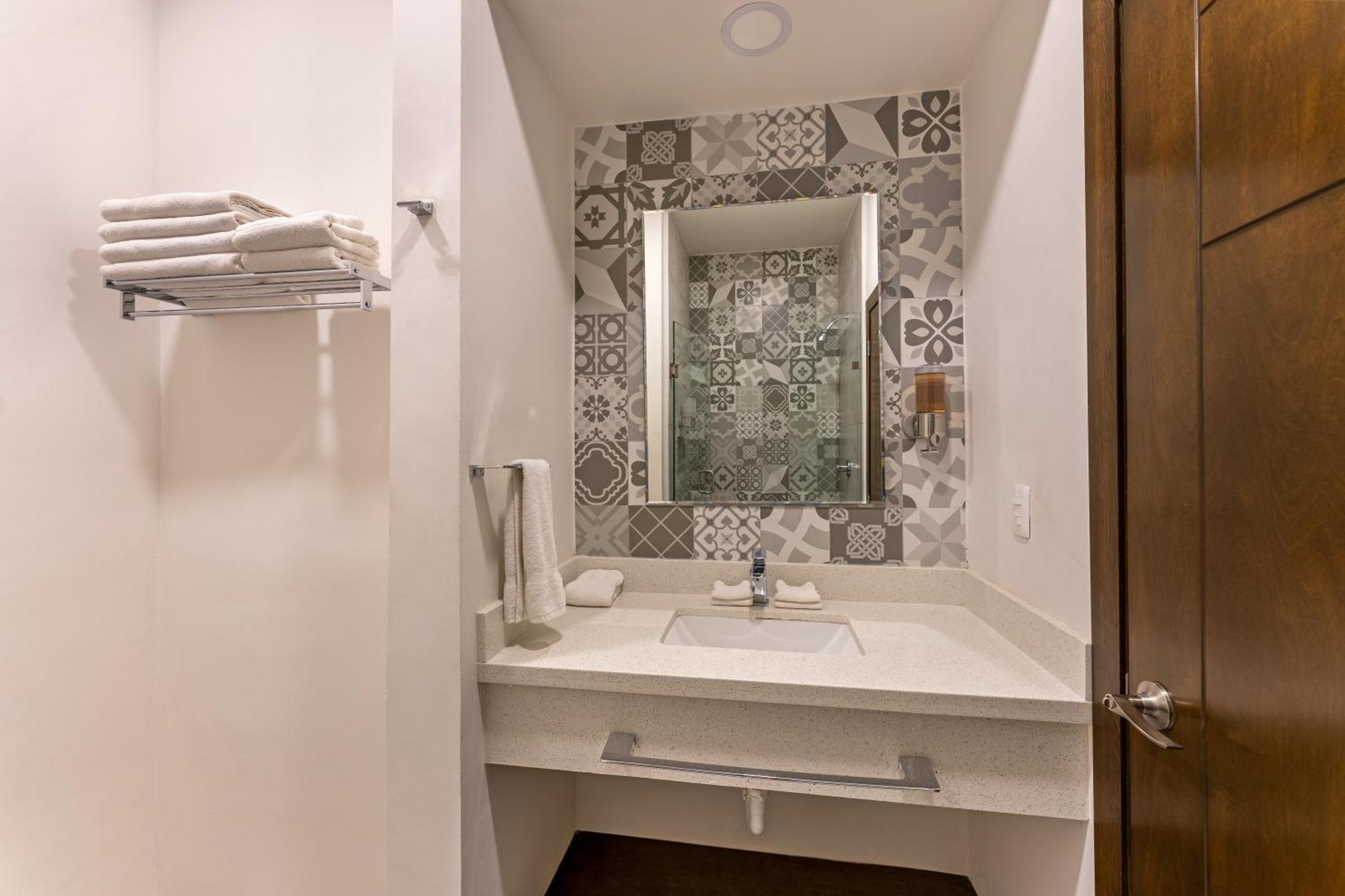 Laguna Shores 3*