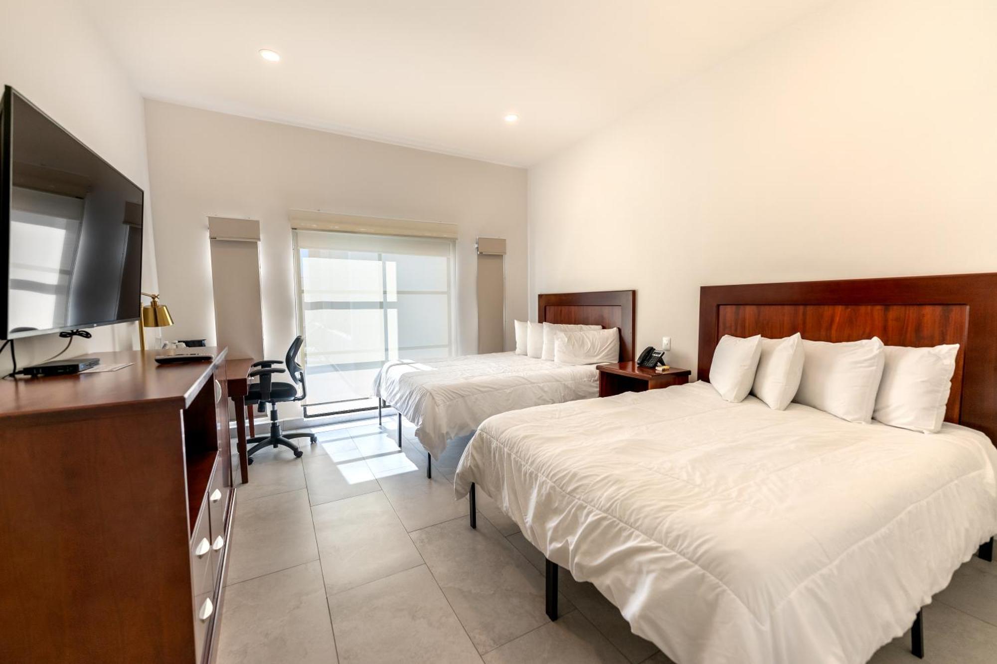 Laguna Shores 3*